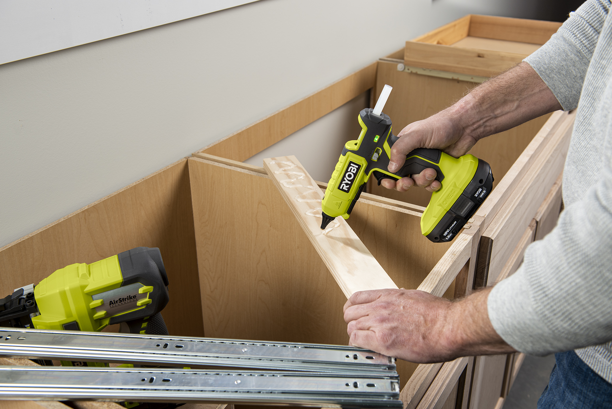 RYOBI ONE+ 18V Cordless Dual Temperature Glue Gun (Tool Only) with
