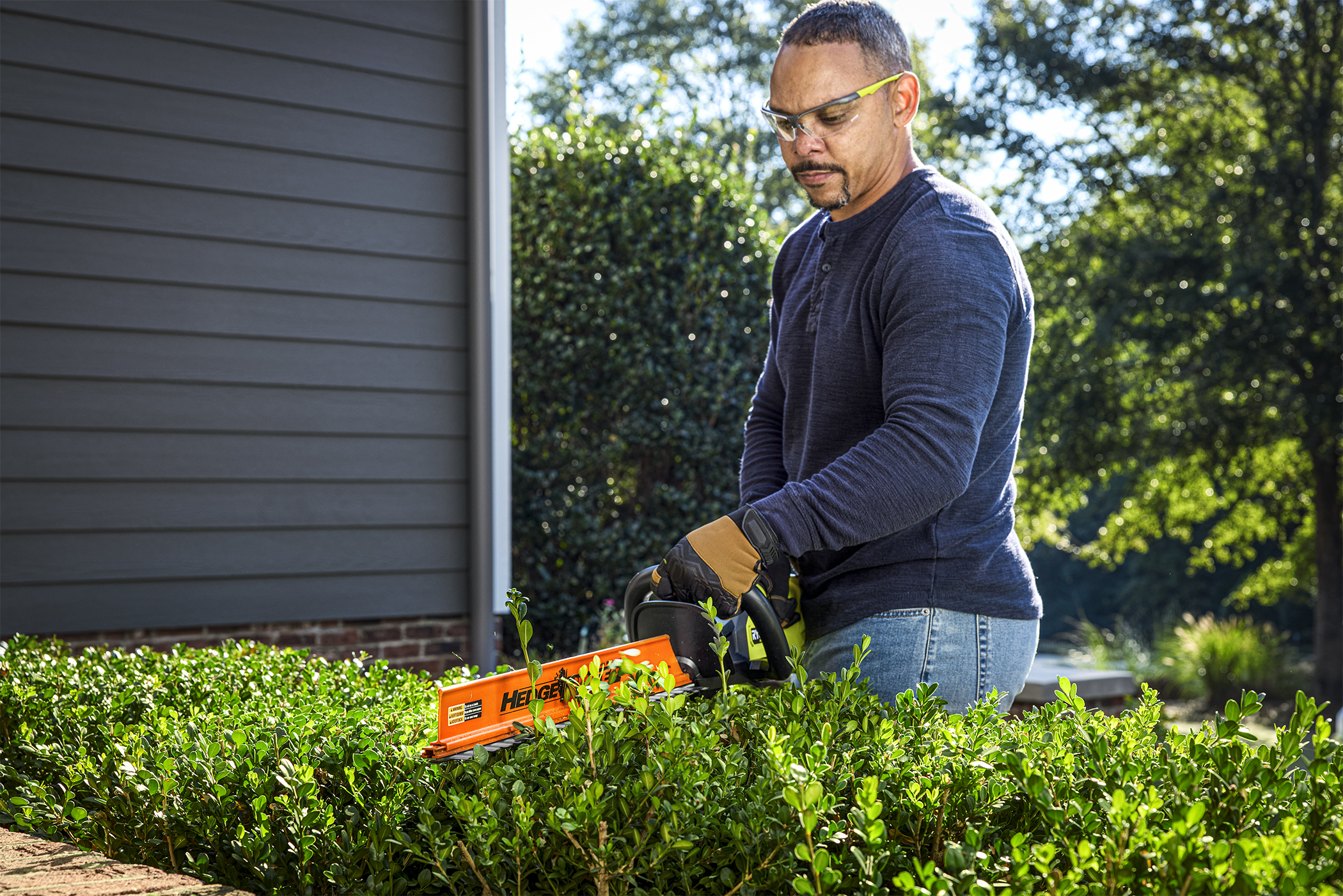 HEDGESWEEP™ Debris Remover