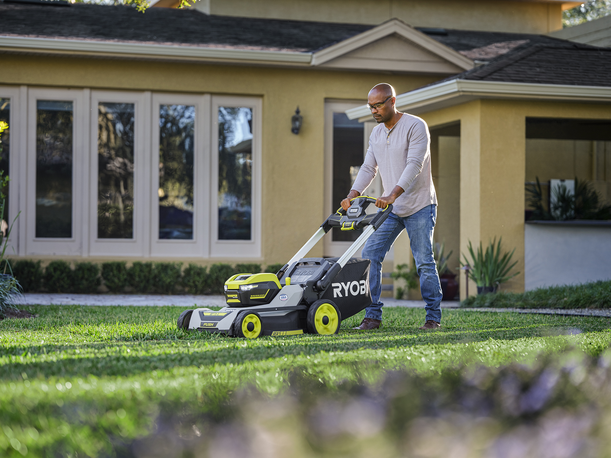 RYOBI 40-Volt HP Brushless 21 in. Whisper Series Cordless Walk-Behind  Multi-Blade Push Mower - (2) 6.0 Ah Batteries & Charger RY401220 - The Home  Depot