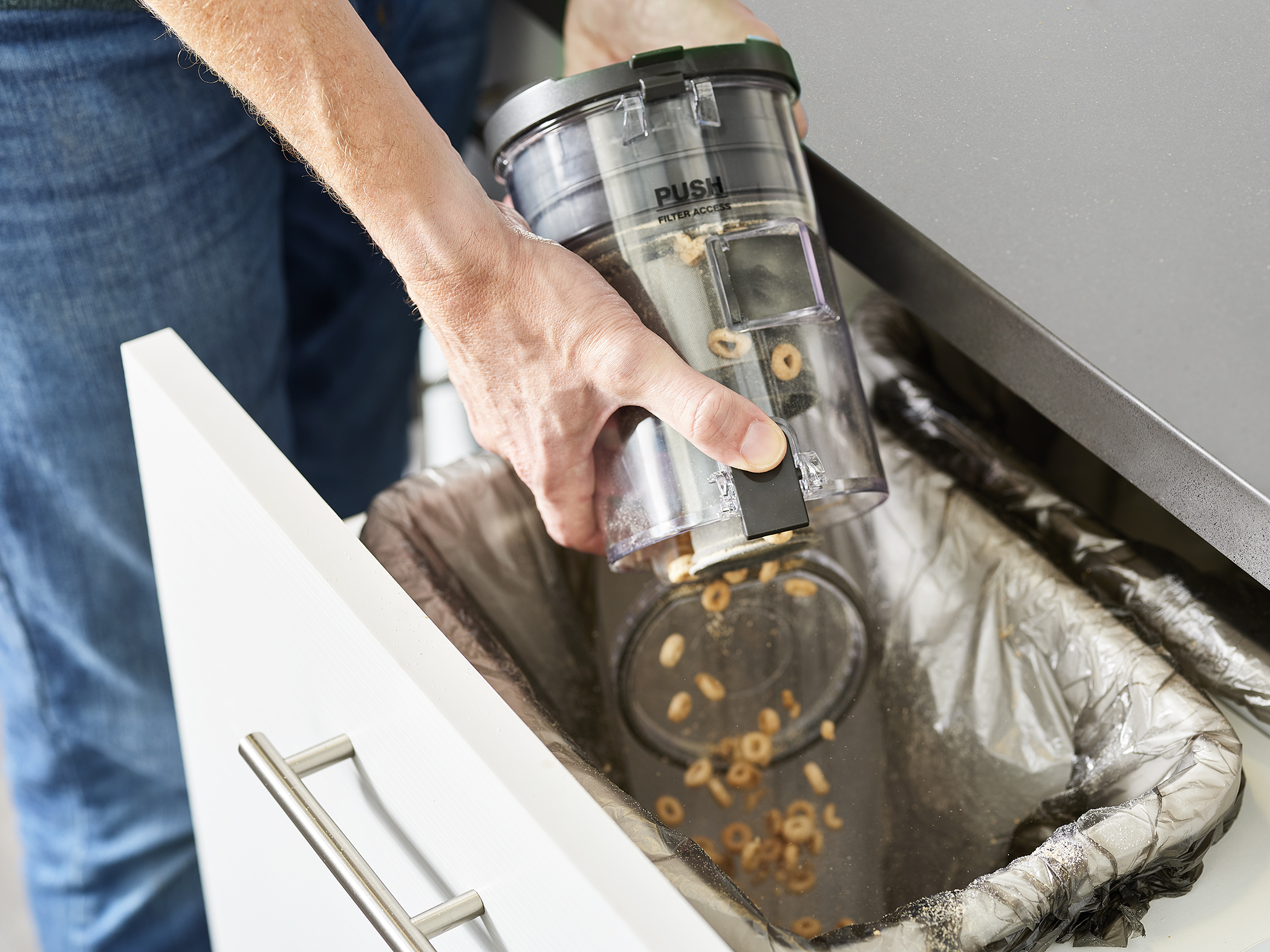 Easy to Empty Dust Cup