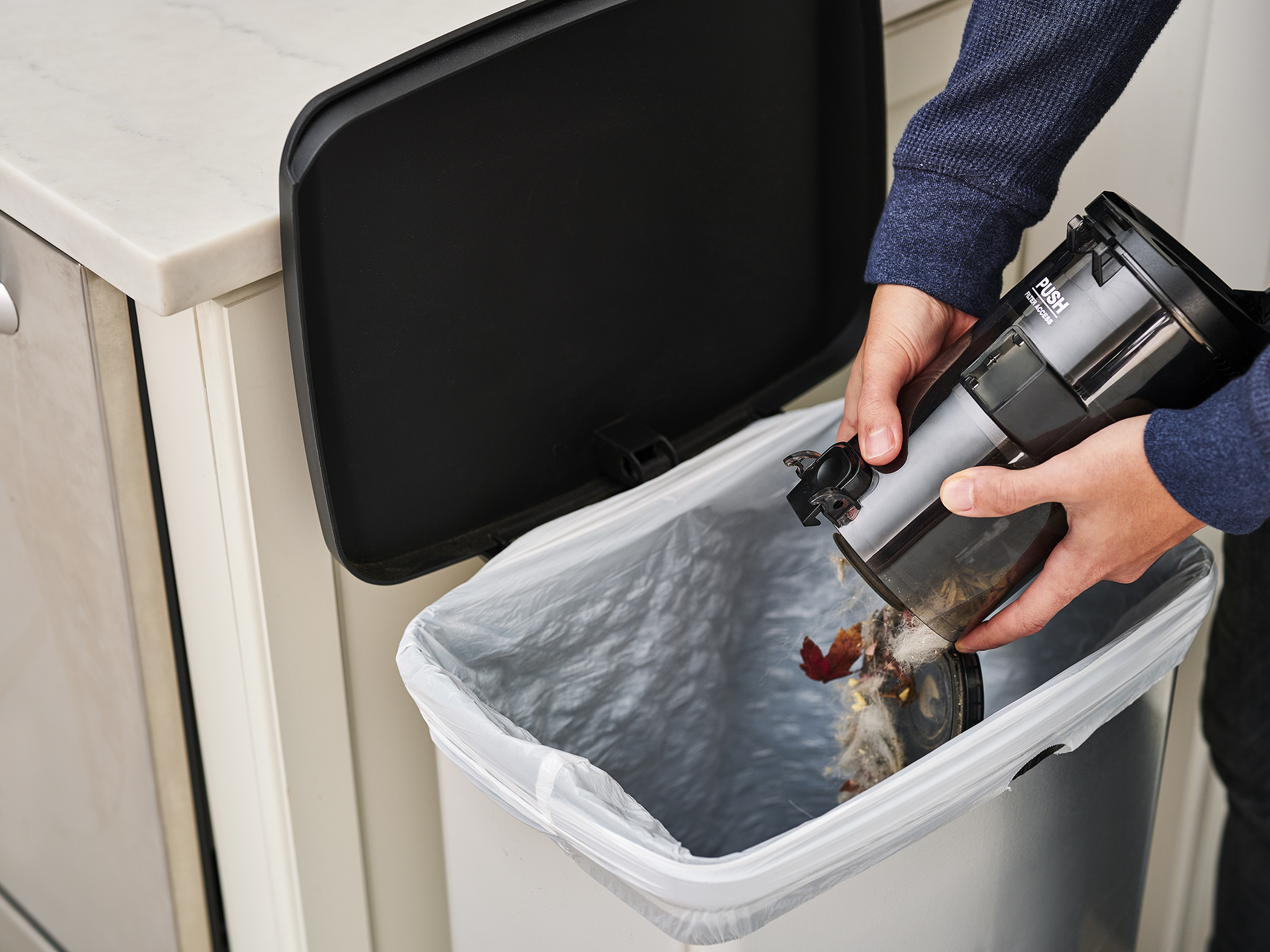 Easy to Empty Dust Cup