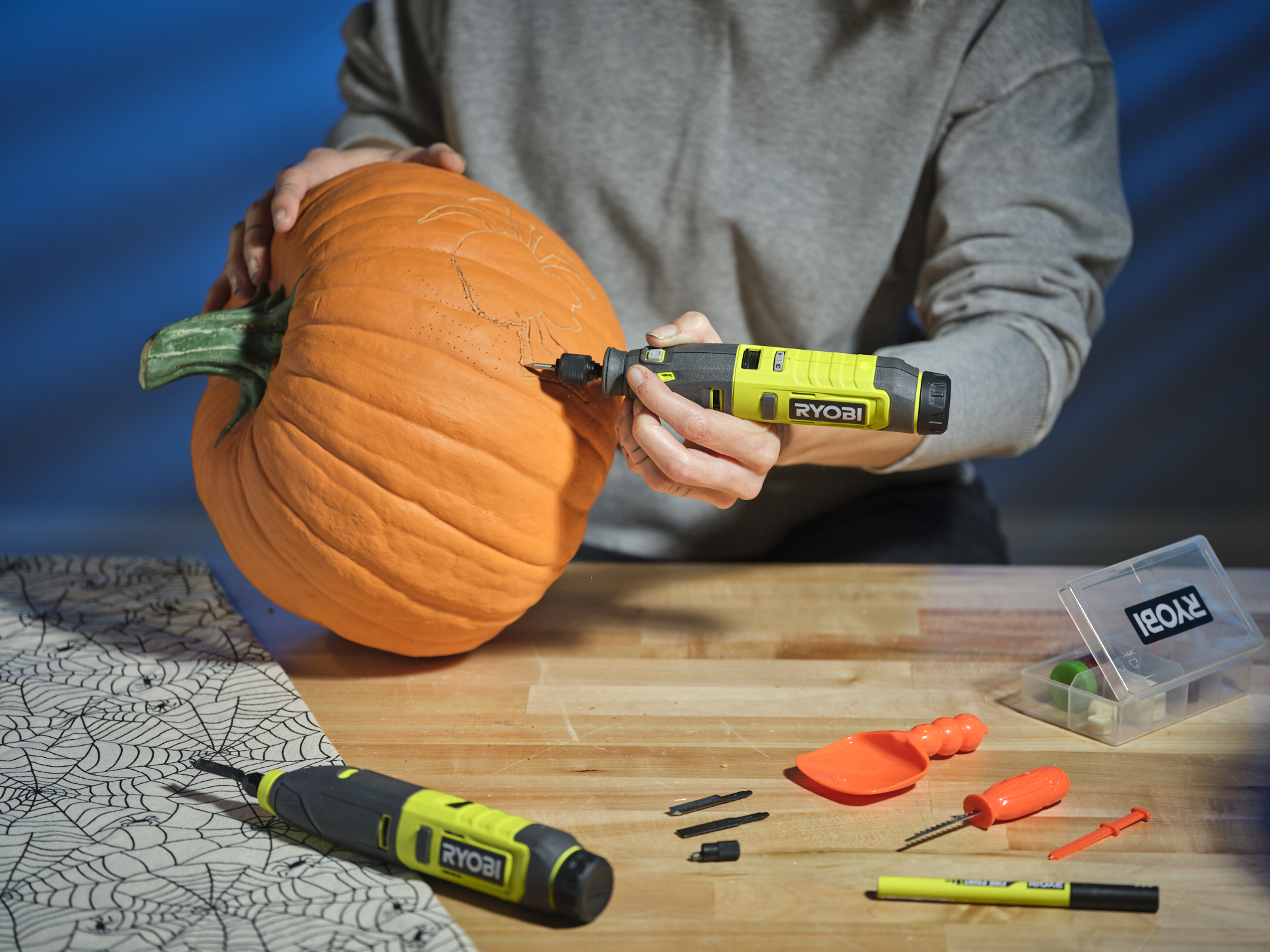 Industry's First Cordless Power Carver