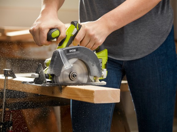 BLACK+DECKER 20V Max Lithium-Ion Cordless 5-1/2-Inch Circular Saw