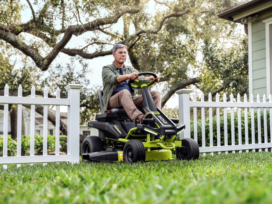 RYOBI dévoile son nouveau Rider sur batterie RM480E pour une tonte sans  effort - Zone Outillage