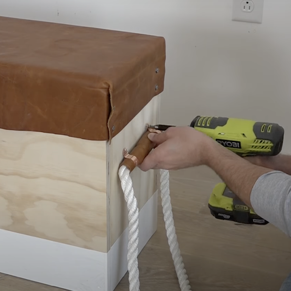 Attaching the rope to the bench box