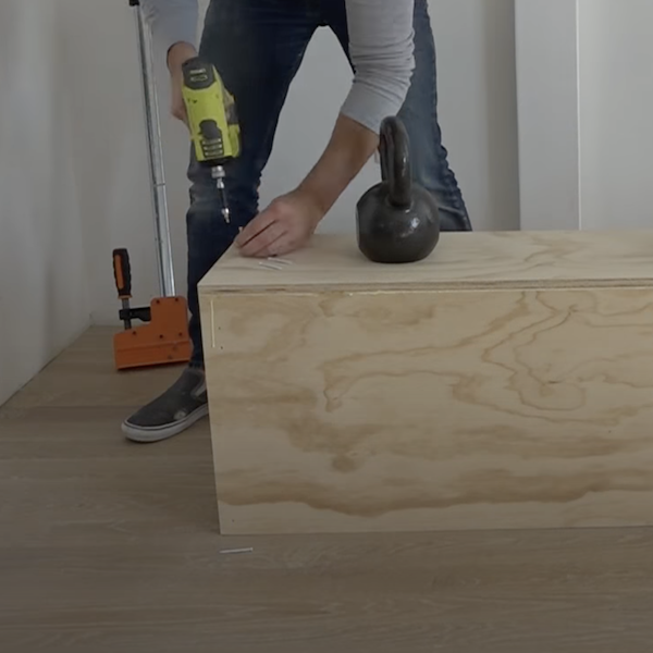 Attaching the bench top piece